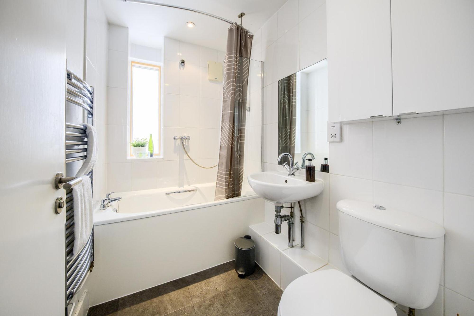 Coventry Large 4-Bed Townhouse By Empower Homes Екстер'єр фото