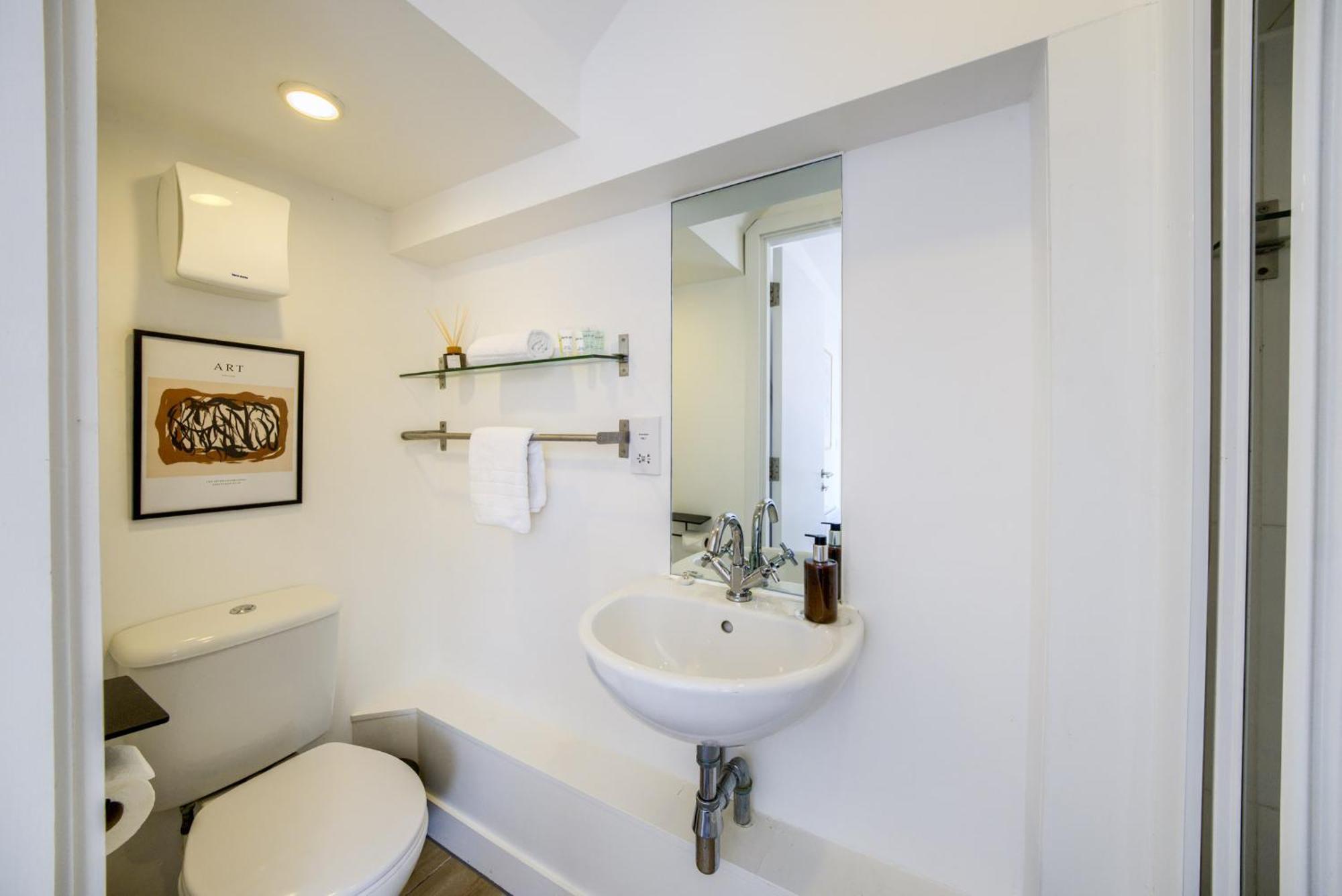 Coventry Large 4-Bed Townhouse By Empower Homes Екстер'єр фото