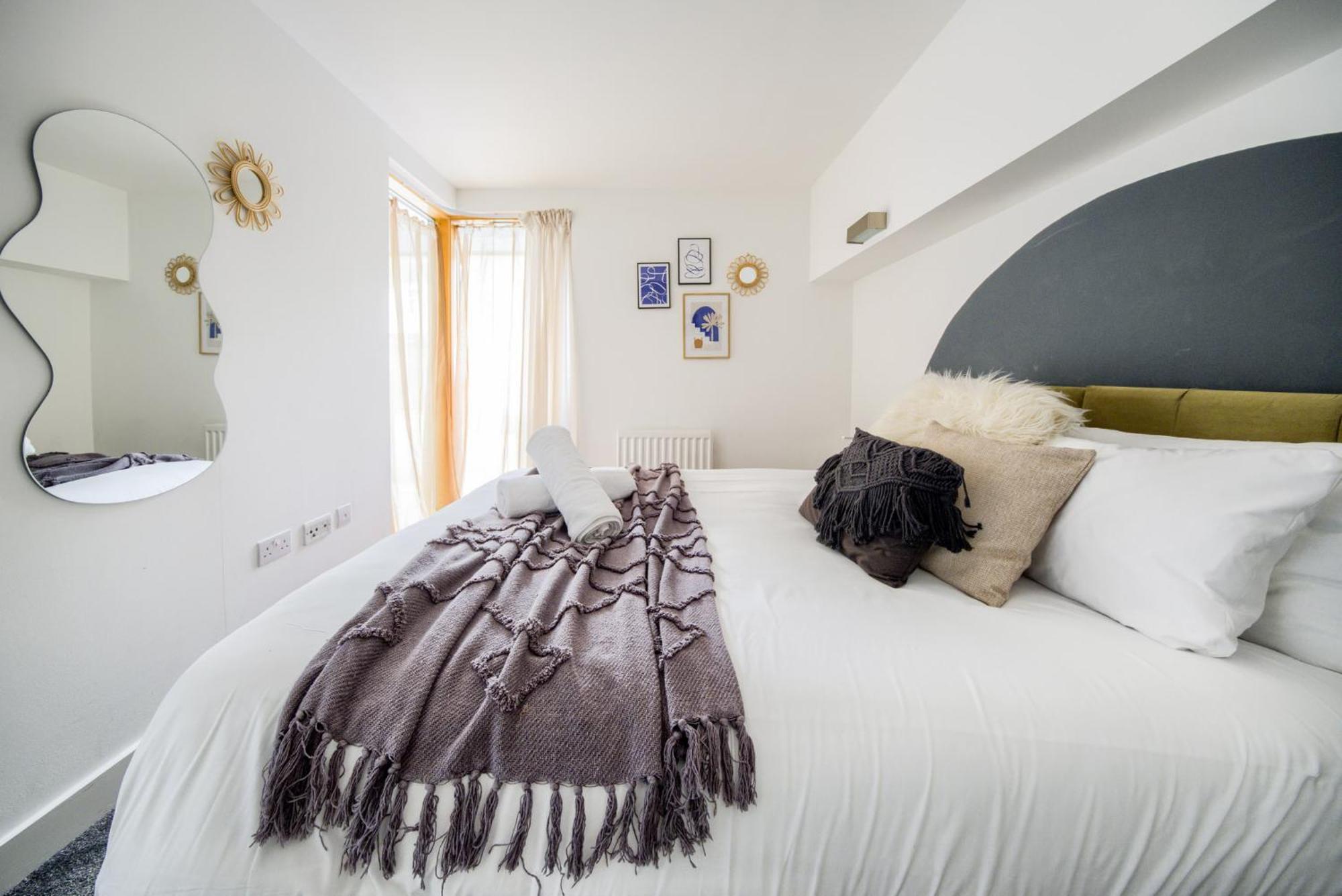 Coventry Large 4-Bed Townhouse By Empower Homes Екстер'єр фото