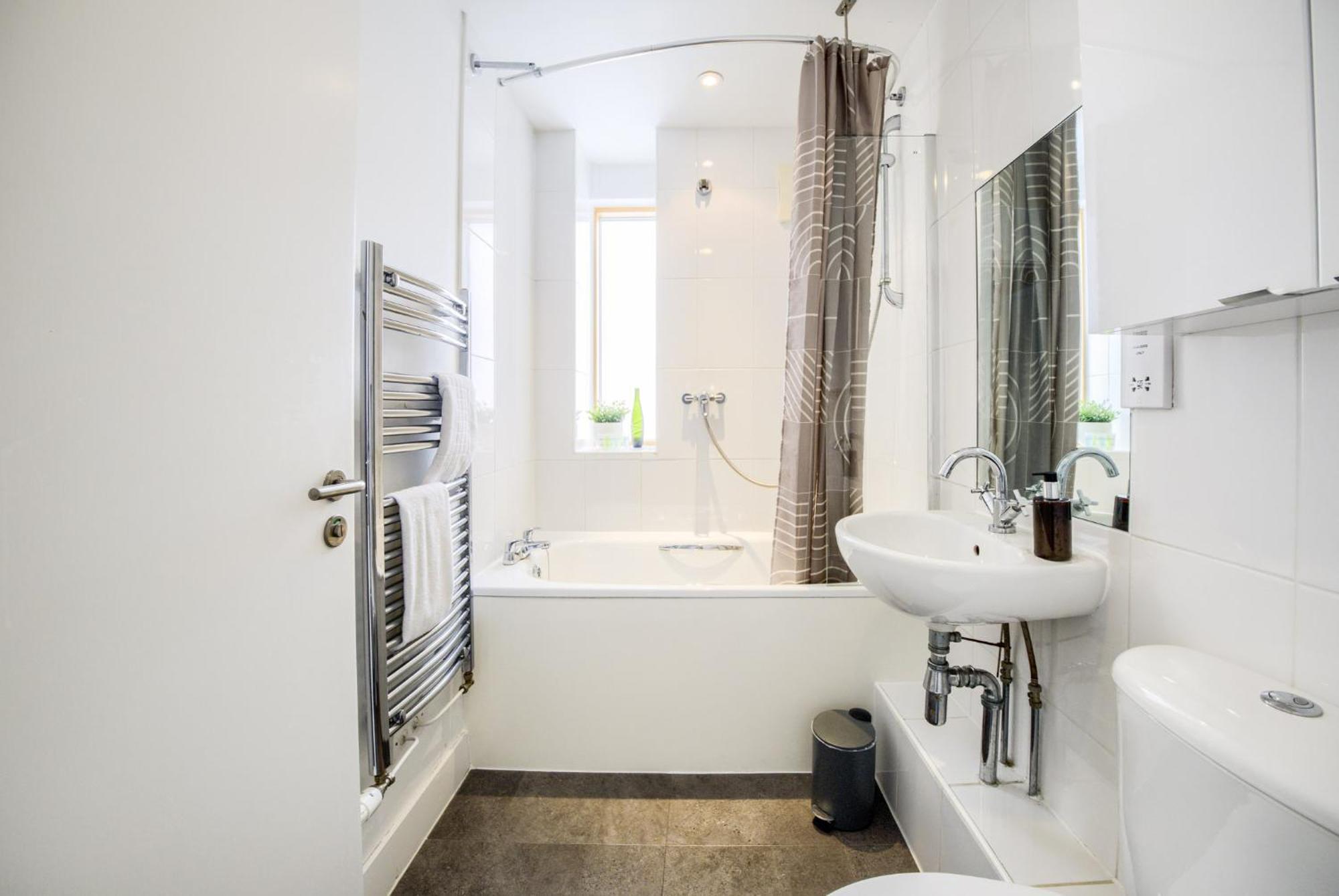 Coventry Large 4-Bed Townhouse By Empower Homes Екстер'єр фото