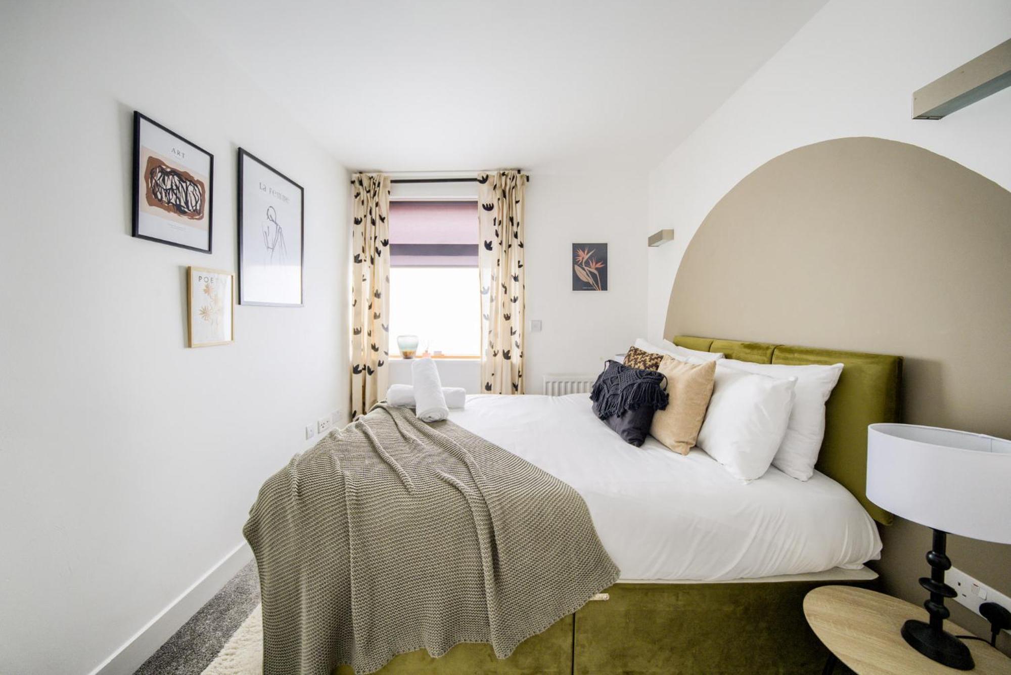 Coventry Large 4-Bed Townhouse By Empower Homes Екстер'єр фото