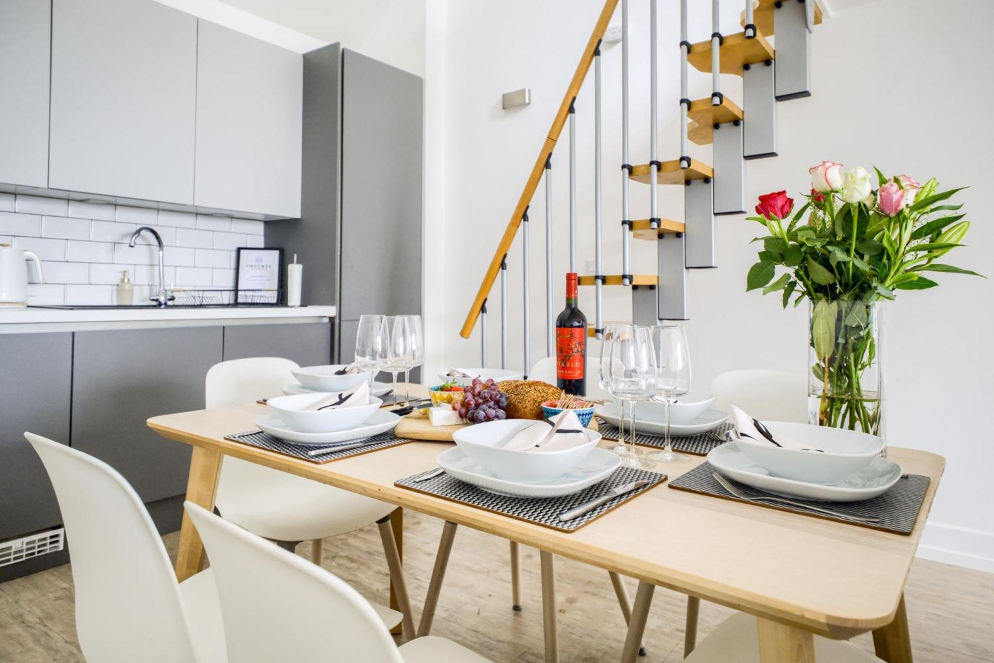 Coventry Large 4-Bed Townhouse By Empower Homes Екстер'єр фото