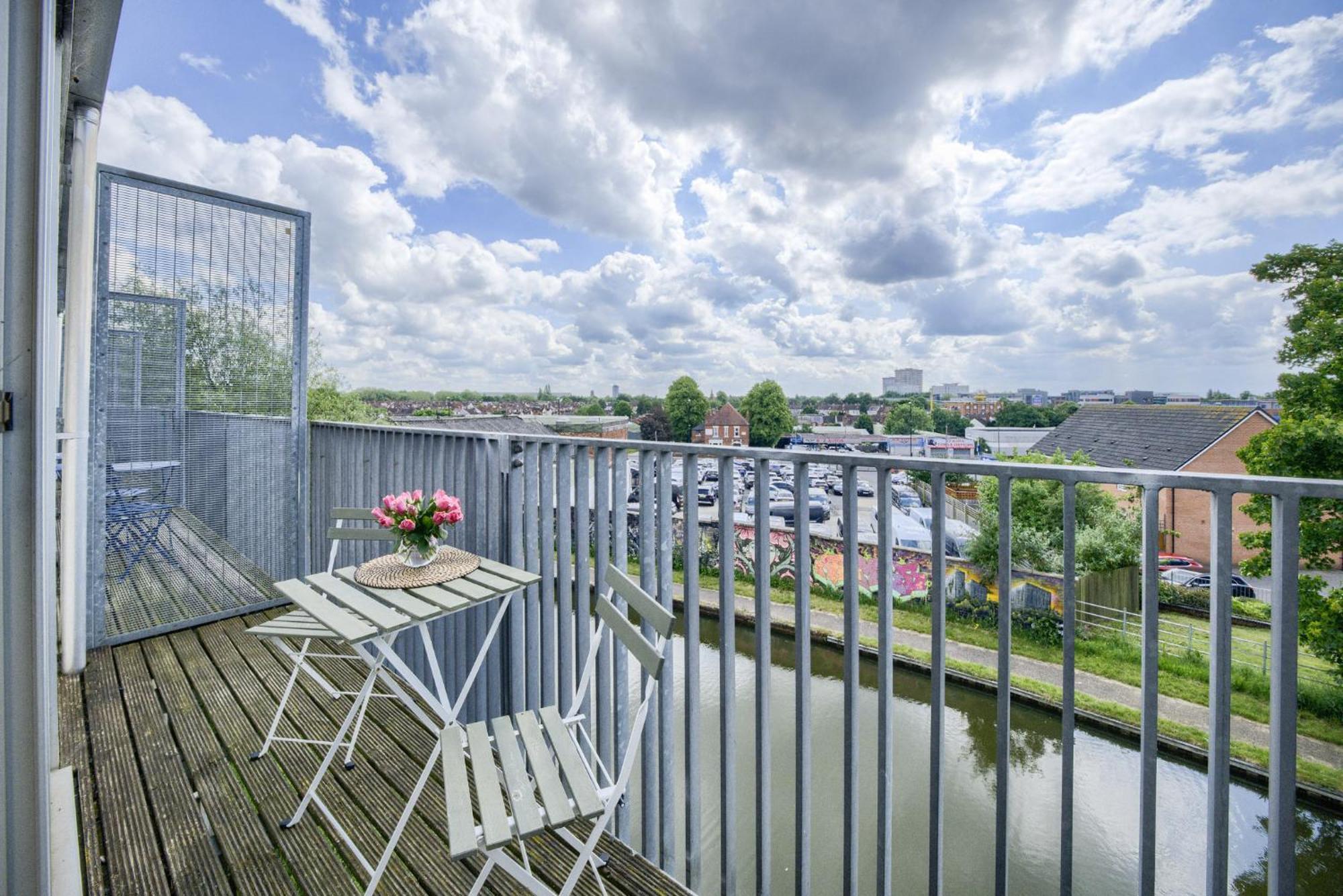 Coventry Large 4-Bed Townhouse By Empower Homes Екстер'єр фото