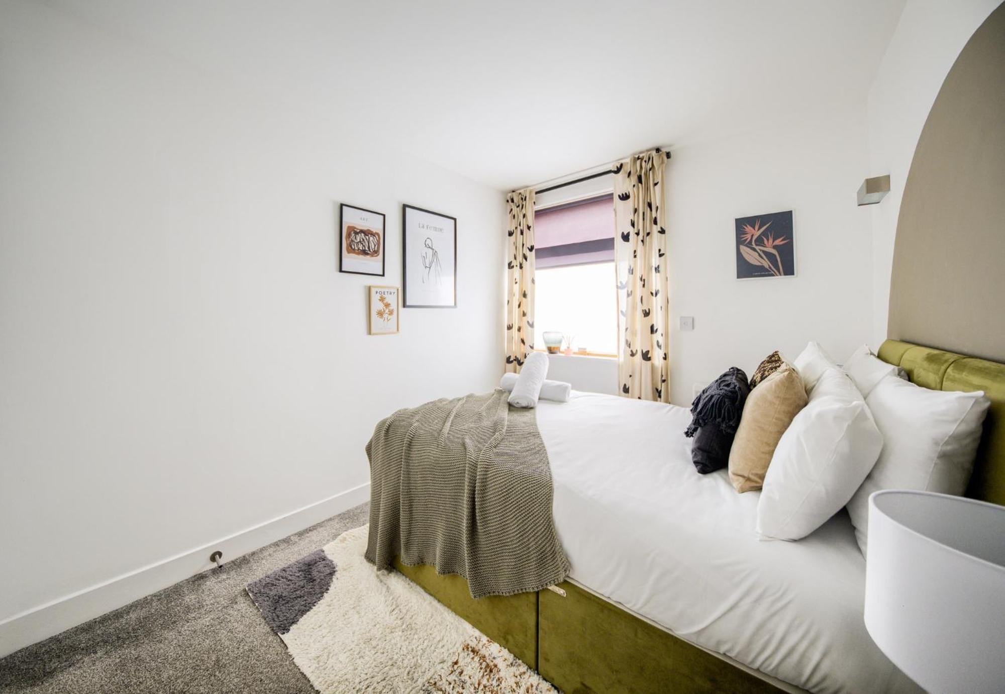 Coventry Large 4-Bed Townhouse By Empower Homes Екстер'єр фото