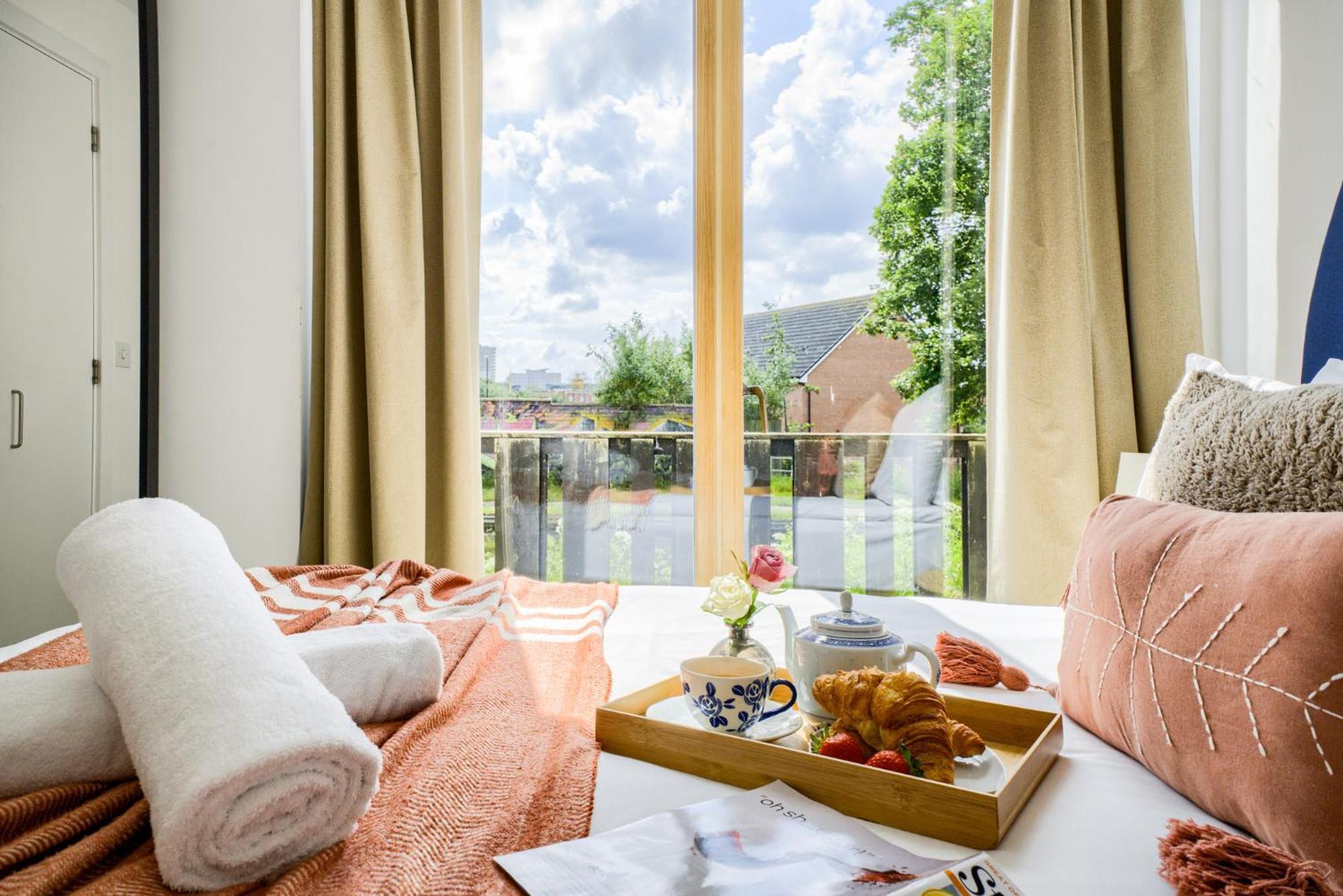 Coventry Large 4-Bed Townhouse By Empower Homes Екстер'єр фото