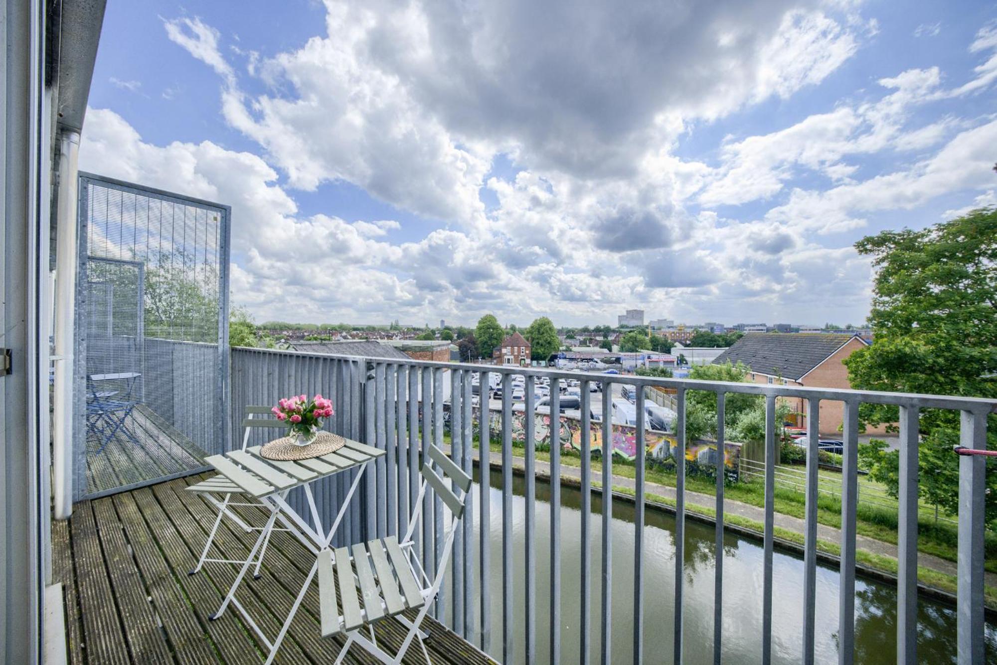 Coventry Large 4-Bed Townhouse By Empower Homes Екстер'єр фото