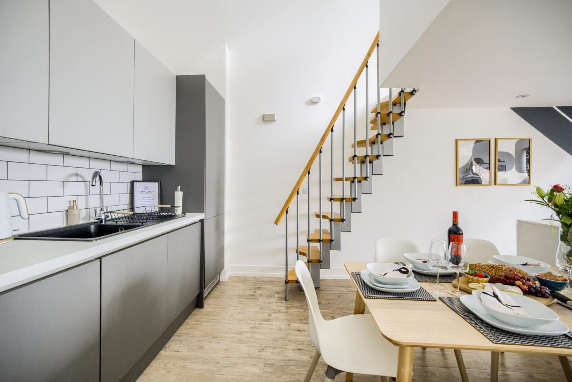 Coventry Large 4-Bed Townhouse By Empower Homes Екстер'єр фото