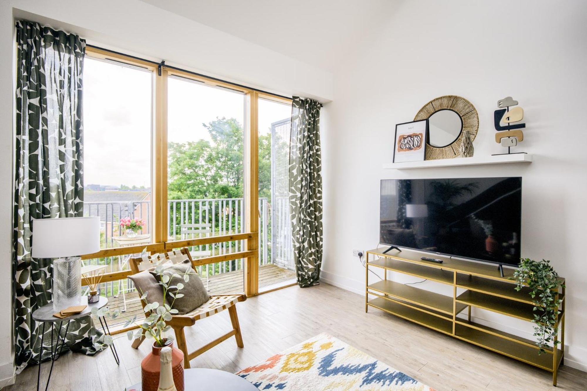 Coventry Large 4-Bed Townhouse By Empower Homes Екстер'єр фото