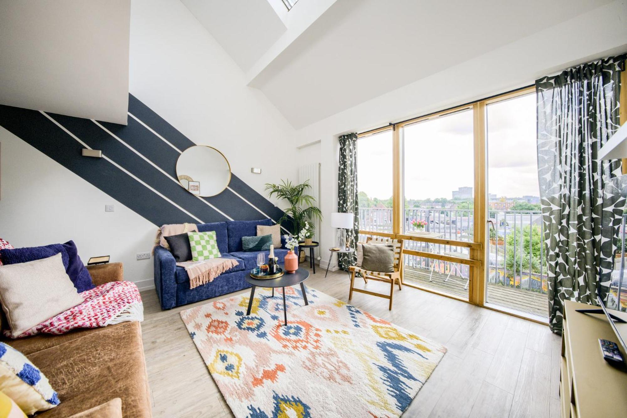 Coventry Large 4-Bed Townhouse By Empower Homes Екстер'єр фото